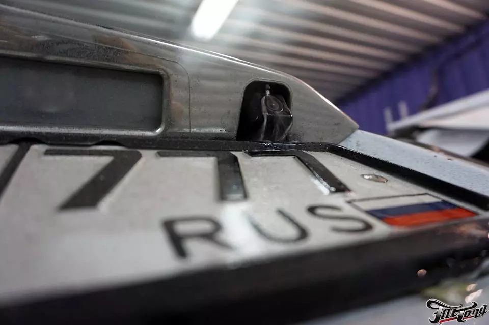 Lexus RX. Установка скрытого омывателя камеры заднего вида. Пошив обода руля в итальянскую алькантару с утолщением.